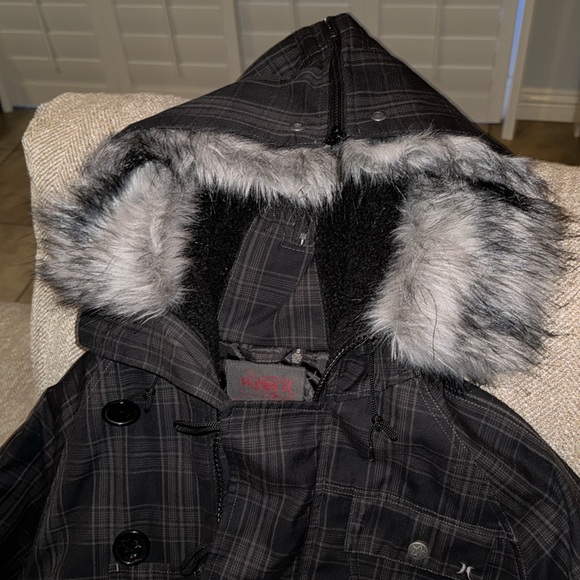 Hurley Women’s Fur Collar Hooded Winter Jacket. Shell 55% Cotton, 45% Polyester - Picture 3 of 7